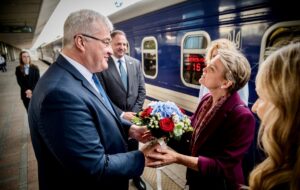 Новини України - До Києва прибули представники чотирьох країн - ОП