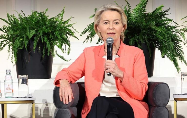 Фон дер Ляєн допустила збиття літаків РФ