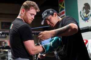 Новини спорту - Гучна обіцянка: тренер Альвареса впевнений у перемозі над Кроуфордом