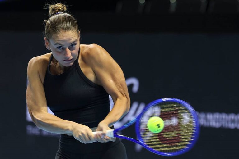 Костюк вийшла до півфіналу Кубка Біллі Джин Кінг, легко здолавши іспанку