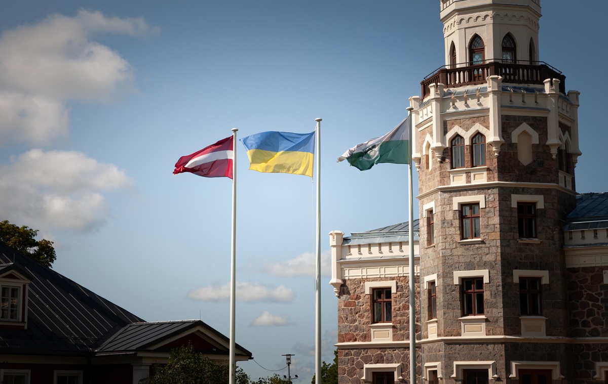 Новини України - Латвія закупить в США зброю для України