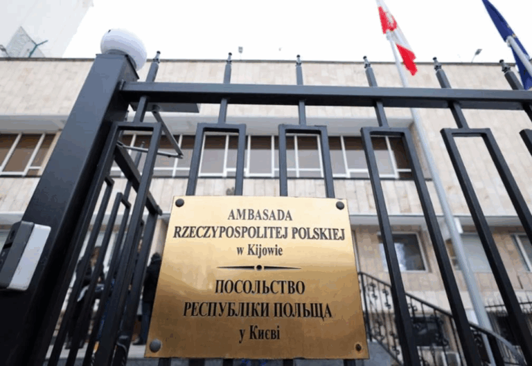 Масований удар по Києву: пошкоджено посольство Польщі