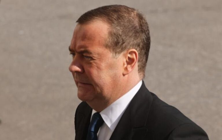 Медведєв заявив, що Трамп в “альтернативній реальності”