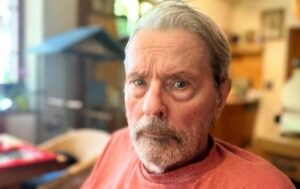 Новини культури - Молодший син Алена Делона оскаржує заповіт батька