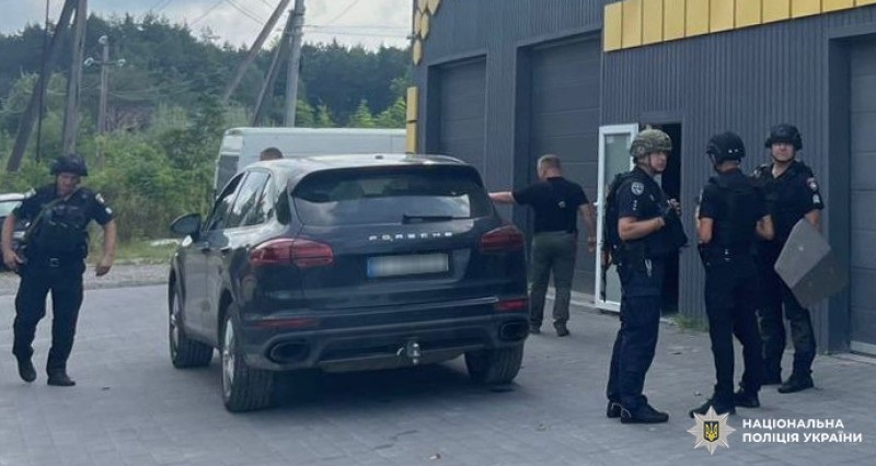 Новини України - На Львівщині сталась стрілянина у приміщенні автосервісу, є загиблі