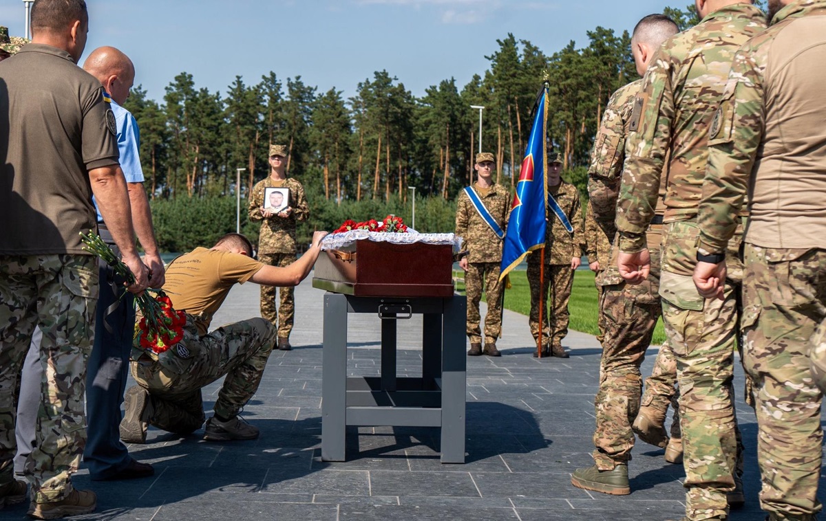Новини України - На НВМК поховали першого упізнаного захисника
