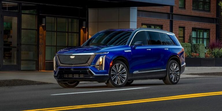 Нові електрокросовери Cadillac перевершили офіційний запас ходу