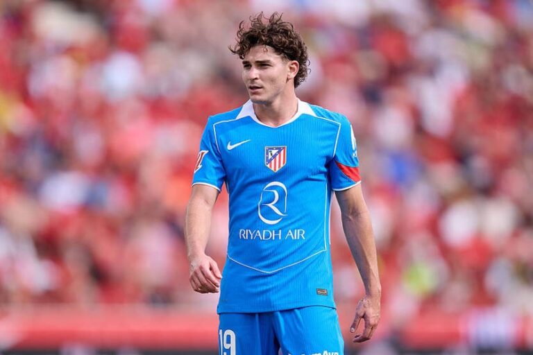 Одразу два гранди претендують на зірку Атлетіко