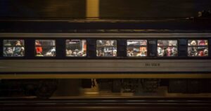 Новини України - Пасажирів міжнародного потяга евакуювали через вибухи на Київщині - ЗМІ