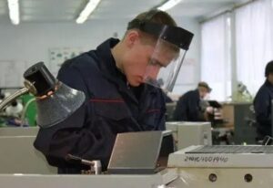 Без категорії - ПТУ більше не буде: де і як українці опановуватимуть робітничі професії