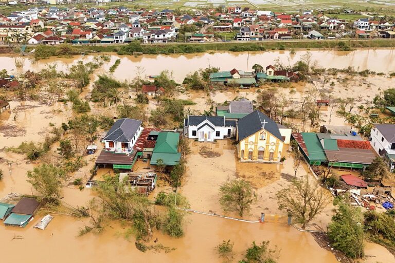 Тайфун вдарив по В’єтнаму: 19 загиблих