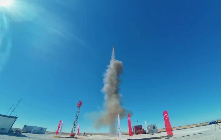 Туреччина провела запуск власної далекобійної ракети з морської платформи