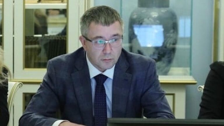 У Москві з вікна готелю випав пітерський топчиновник, що втратив посаду