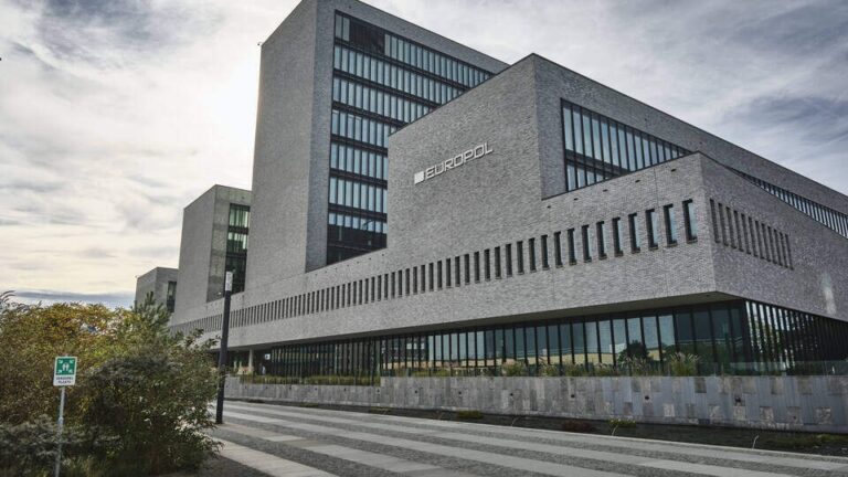 У Нідерландах арештували підлітків за підозрою у шпигунстві на користь РФ