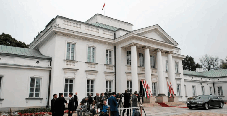 У Польщі знешкодили дрон, який літав над урядовими будівлями