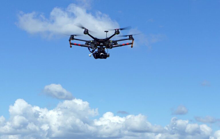 У Швеції коло бази ВМС побачили невідомі дрони