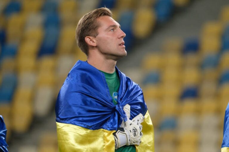 Український воротар намагався виїхати з країни задля нового контракту – ЗМІ