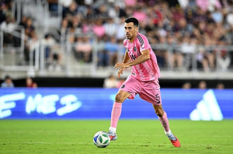 Утілення спадкоємності футбольних зірок вирішив завершити кар’єру