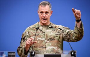 Новини світу - В НАТО пояснили, чому збивали дрони над Польщею дорогими ракетами