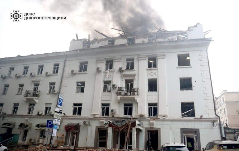 Зеленський назвав “нахабним” удар росіян по Дніпру