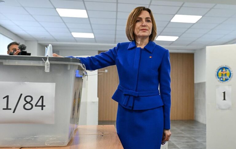 Зеленський привітав Санду з перемогою на виборах у парламент