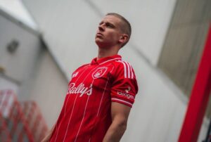 Новини спорту - Зінченка офіційно представили у Ноттінгем Форест