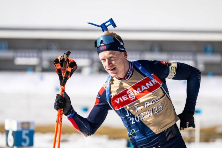 Зірка біатлону зламав руку під час футбольного матчу