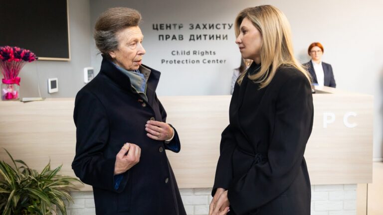 Перша леді зустрілася з Королівською принцесою Анною