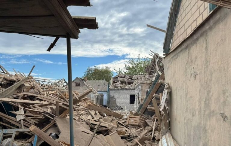 Армія РФ атакувала Херсон: загинув чоловік, троє поранених