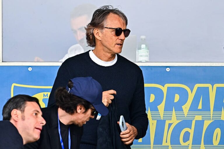 Чемпіон Англії у складі Манчестер Сіті може очолити Ноттінгем