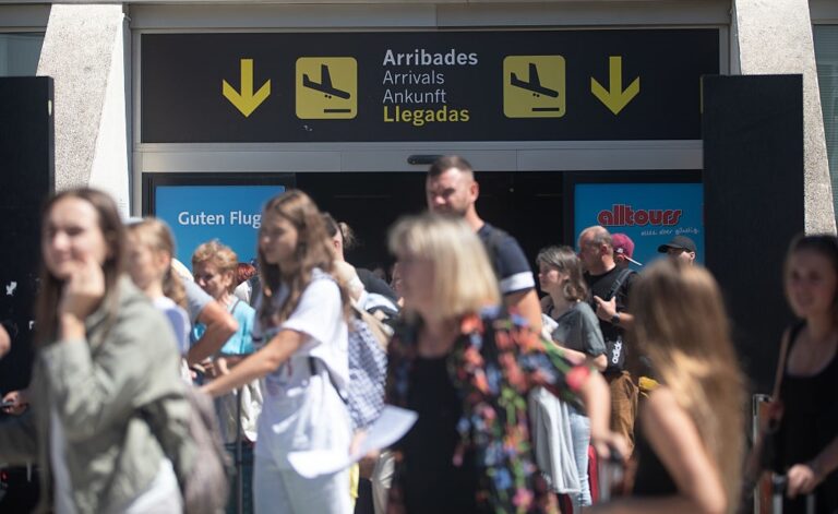 Дрон паралізував роботу аеропорту в Іспанії