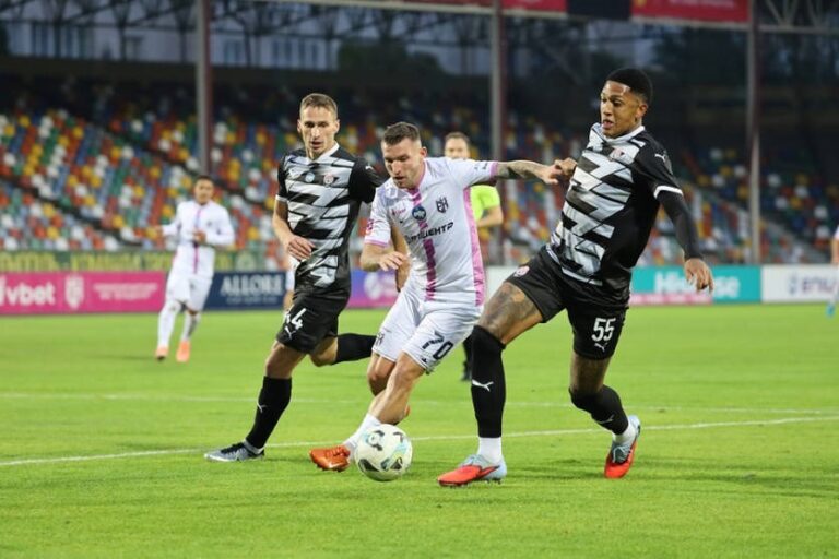 Епіцентр приймав Зорю і дав їй можливість забити двічі