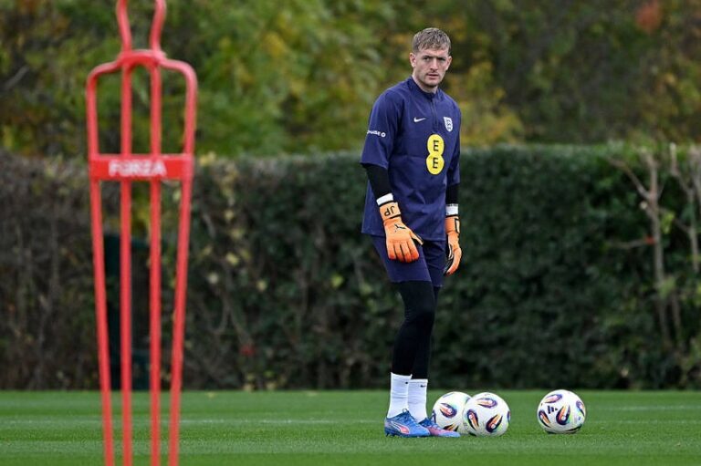 Евертон домовляється про нову угоду з воротарем збірної Англії