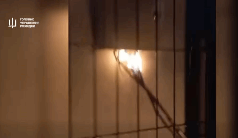 ГУР показало, як партизани нищать вежі зв’язку в РФ