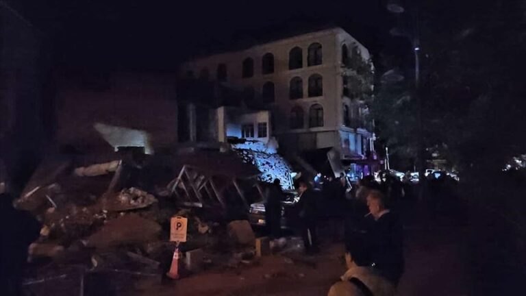 Кілька провінцій Туреччини охопив потужний землетрус, є руйнування