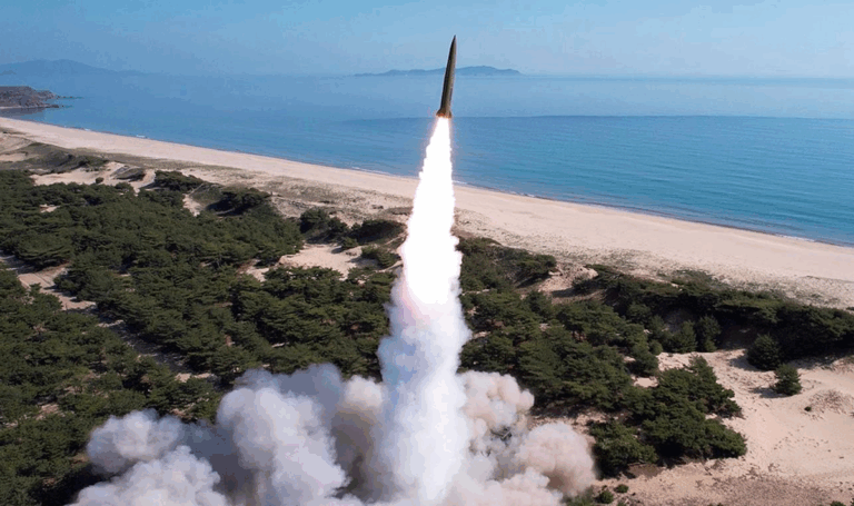 КНДР запустила балістичні ракети перед візитом Трампа до Південної Кореї