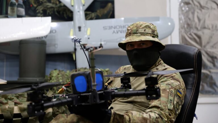 «Правильне налаштування дрона — ключ до успішного виконання завдання», – боєць на псевдо Оса