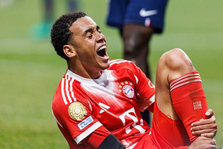 Мусіала провів тренування після перелому ноги