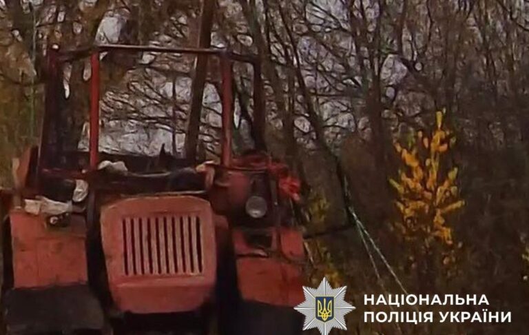 На Харківщині дрона РФ влучив у трактор, загинув чоловік