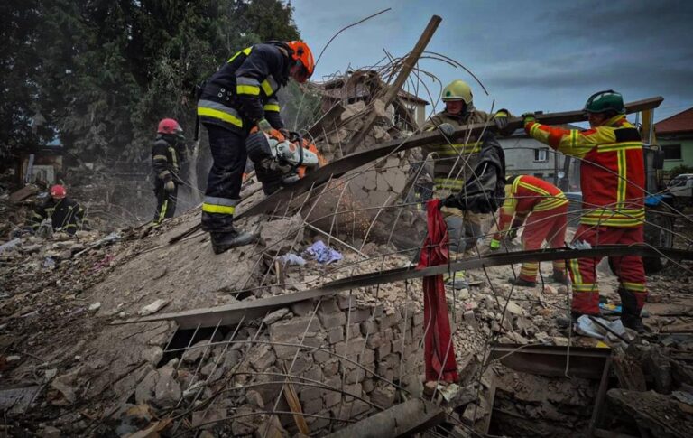 На Львівщині під завалами можуть перебувати люди