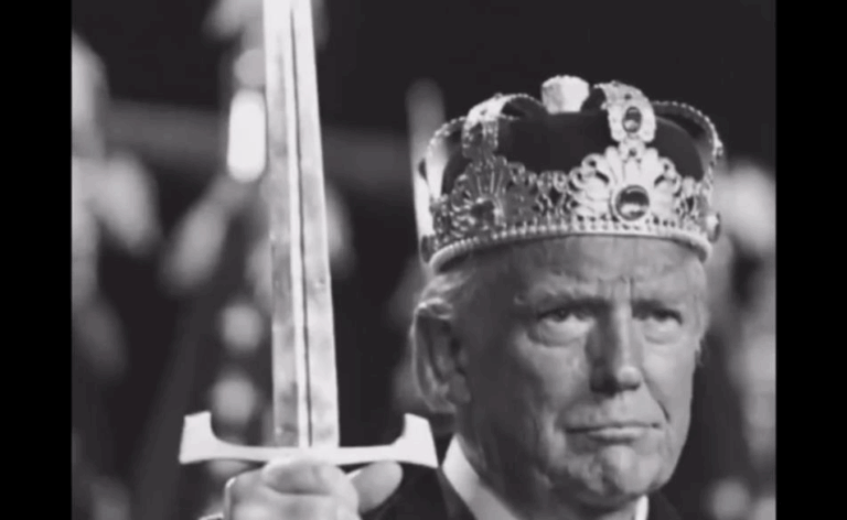 На тлі протестів у США Венс опублікував відео з Трампом в образі короля