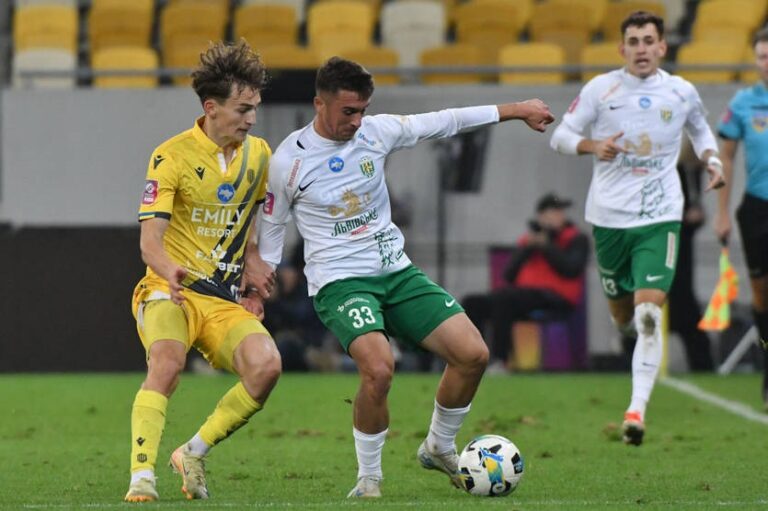 Нова версія львівського дербі: Рух і Карпати об’єдналися і вийшли на поле