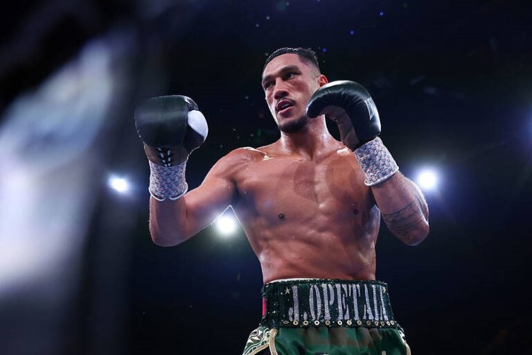 Опетая готовий до бою: оголошено суперника та дату зустрічі