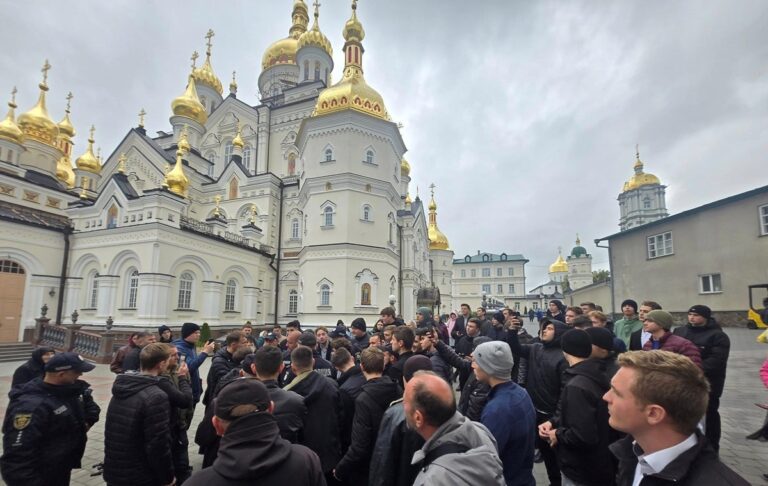 Поліція розслідує провокації в Почаївській лаврі під час обшуків