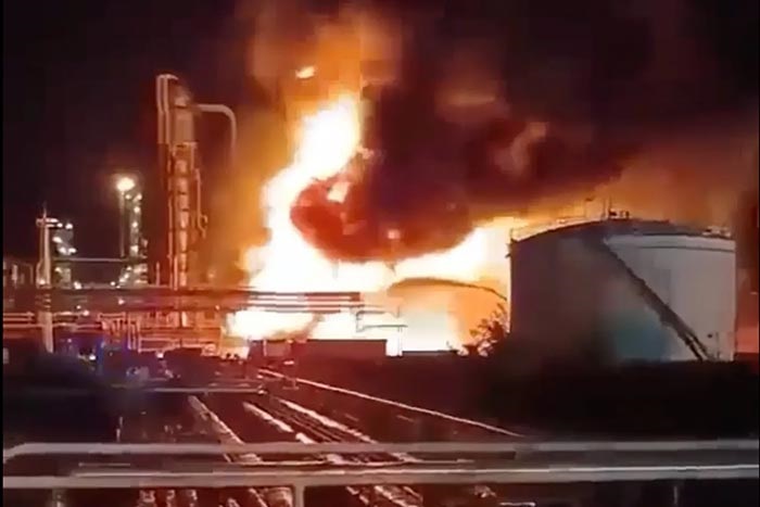 Пов’язані з Москвою. Вибухи на НПЗ в Європі