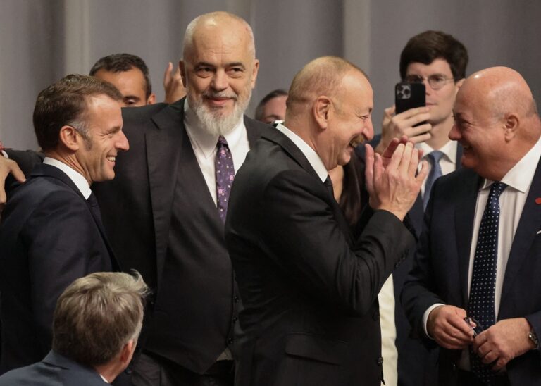 Прем’єр Албанії пожартував з Макроном та Алієвим над Трампом