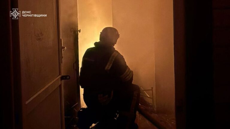 Росіяни атакували підприємство в Чернігові