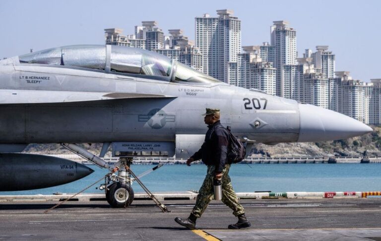 США втратили винищувач і вертоліт у Південнокитайському морі