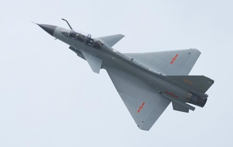 Стратегічна авіація Китаю проводить навчання поблизу берегів Тайваню