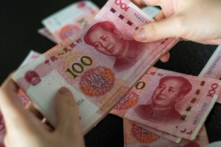 Трейдери вимагають від Індії оплати в юанях за російську нафту – ЗМІ